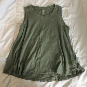 Gap flowy tank top